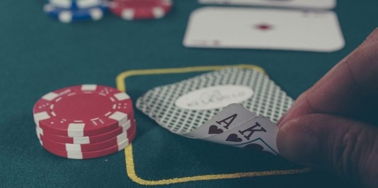 Filipino player placing a sports bet on 555 Casino via mobile browser